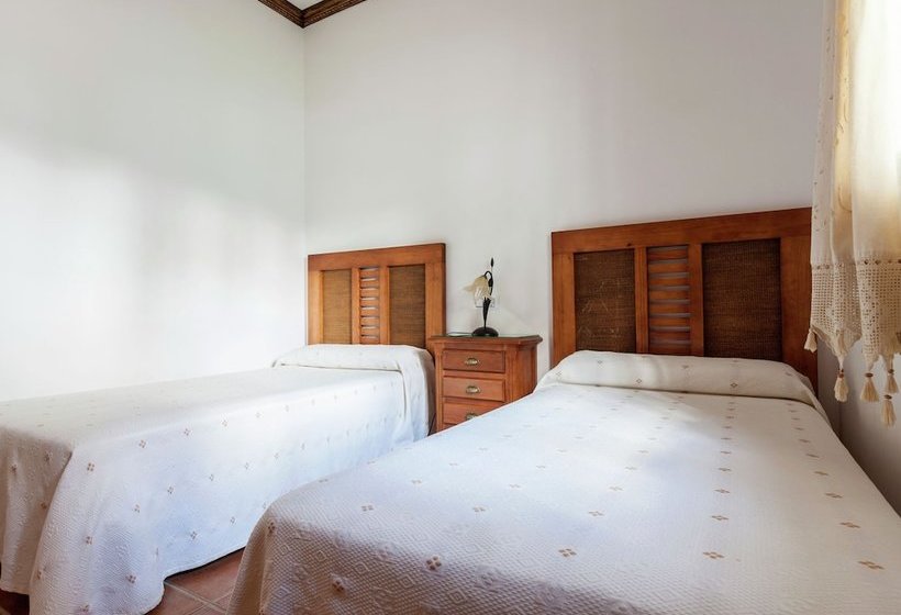 Andalusian Villa With Private Pool And Tennis Court Located 30 Km From Cordoba