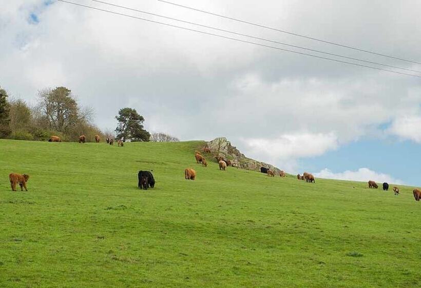 Barn Lodge With Hot Tub Near Cupar, Fife