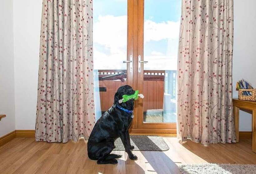 Barn Lodge With Hot Tub Near Cupar, Fife