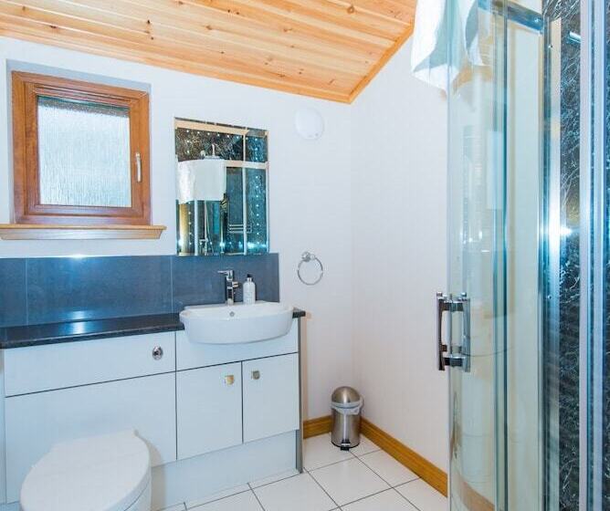 Barn Lodge With Hot Tub Near Cupar, Fife