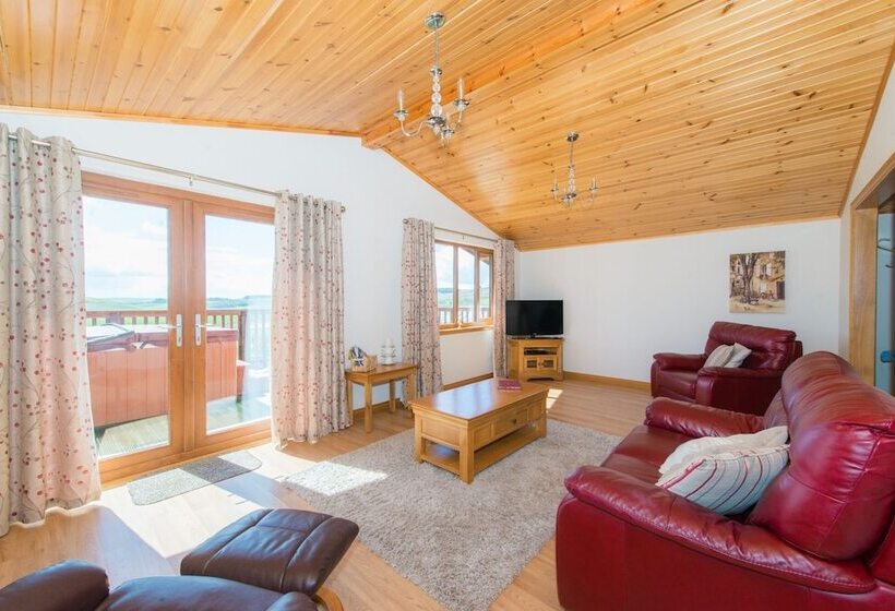 Barn Lodge With Hot Tub Near Cupar, Fife