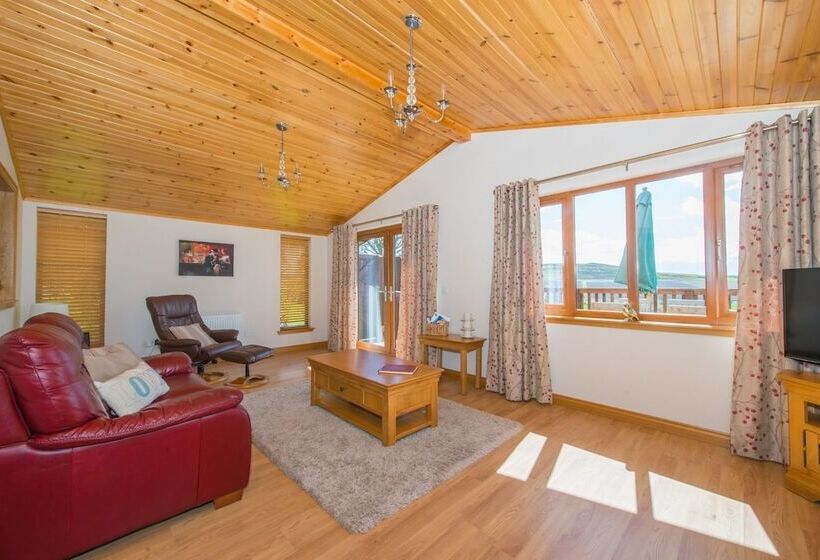 Barn Lodge With Hot Tub Near Cupar, Fife