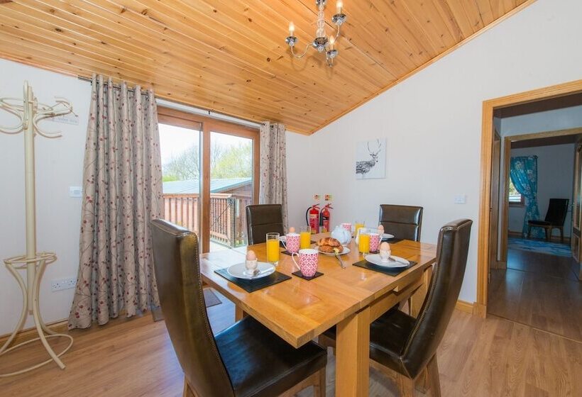 Barn Lodge With Hot Tub Near Cupar, Fife