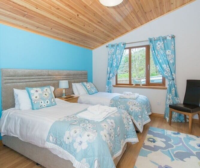 Barn Lodge With Hot Tub Near Cupar, Fife