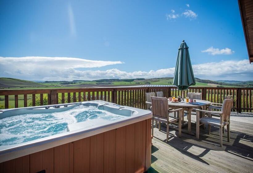 Barn Lodge With Hot Tub Near Cupar, Fife