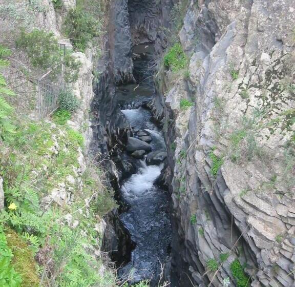 Bed and Breakfast Villa Le Gemelle Dell'alcantara