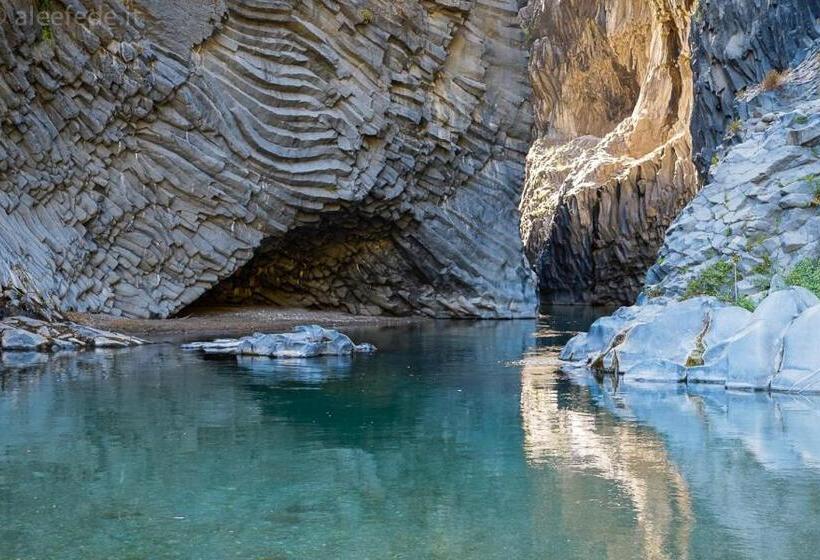 Bed and Breakfast Villa Le Gemelle Dell'alcantara