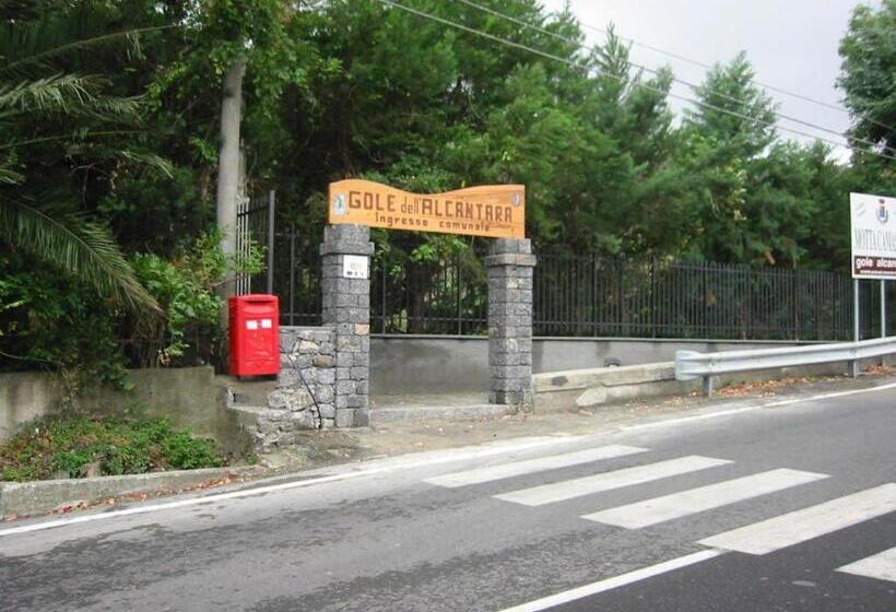 Bed and Breakfast Villa Le Gemelle Dell'alcantara