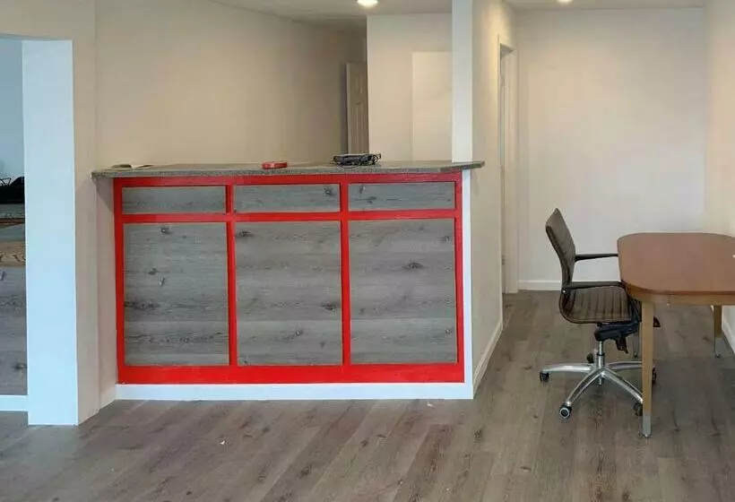 モーテル Rodeway Inn