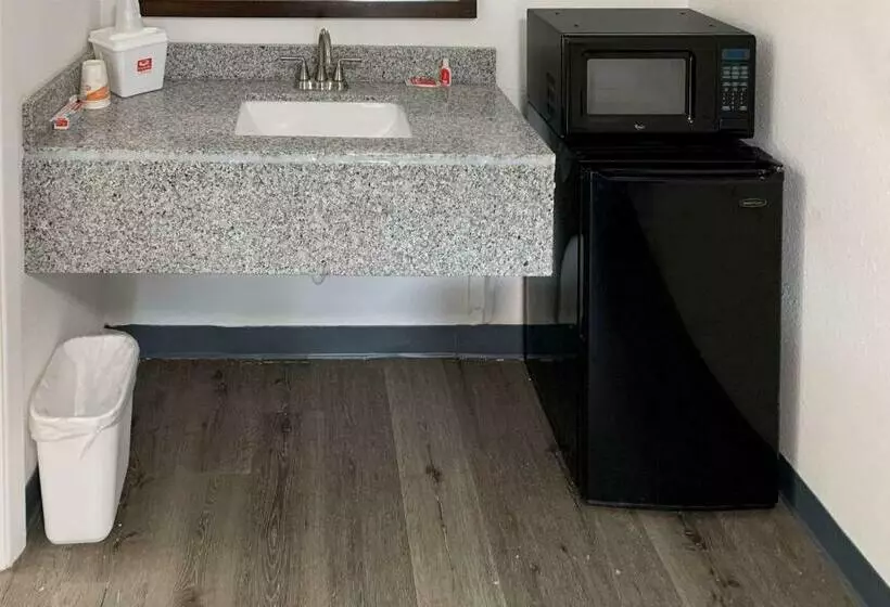 モーテル Rodeway Inn