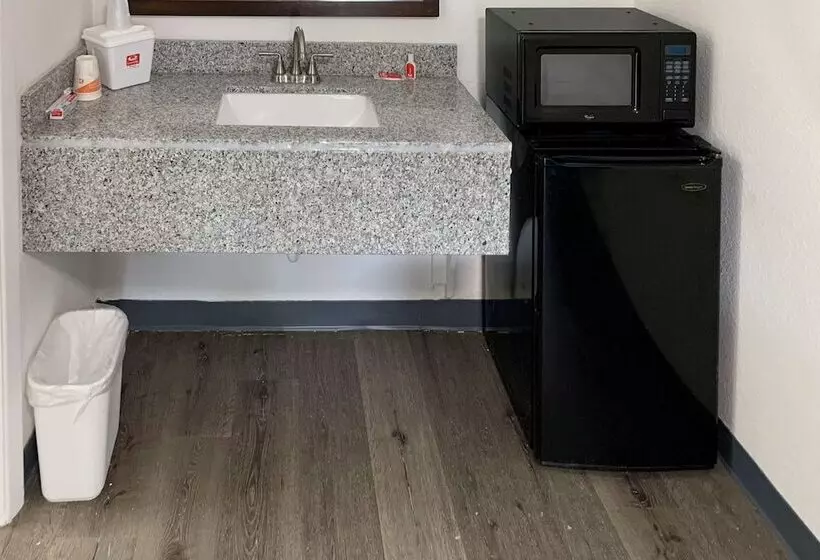 モーテル Rodeway Inn