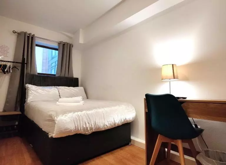 ペンション Liverpool City Centre Private Rooms Including Smart Tvs   With Shared Bathroom