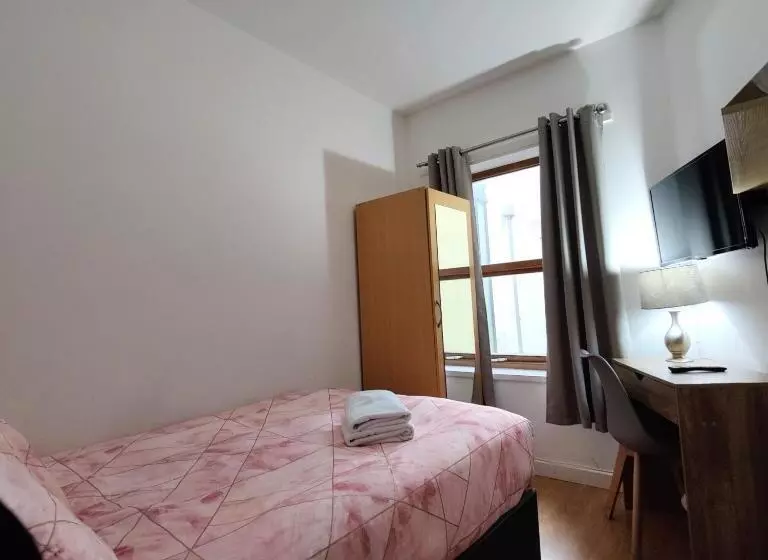 ペンション Liverpool City Centre Private Rooms Including Smart Tvs   With Shared Bathroom