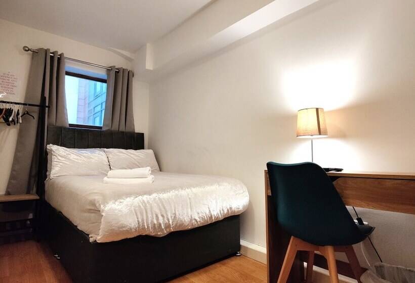 פנסיון Liverpool City Centre Private Rooms Including Smart Tvs   With Shared Bathroom