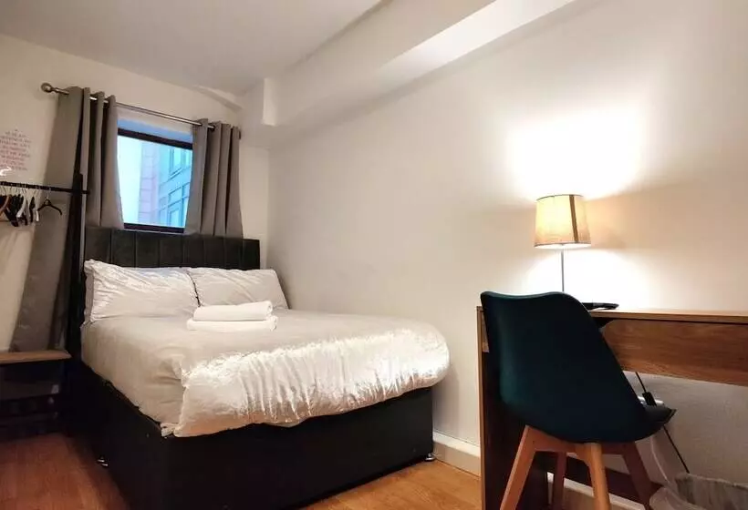 ペンション Liverpool City Centre Private Rooms Including Smart Tvs   With Shared Bathroom
