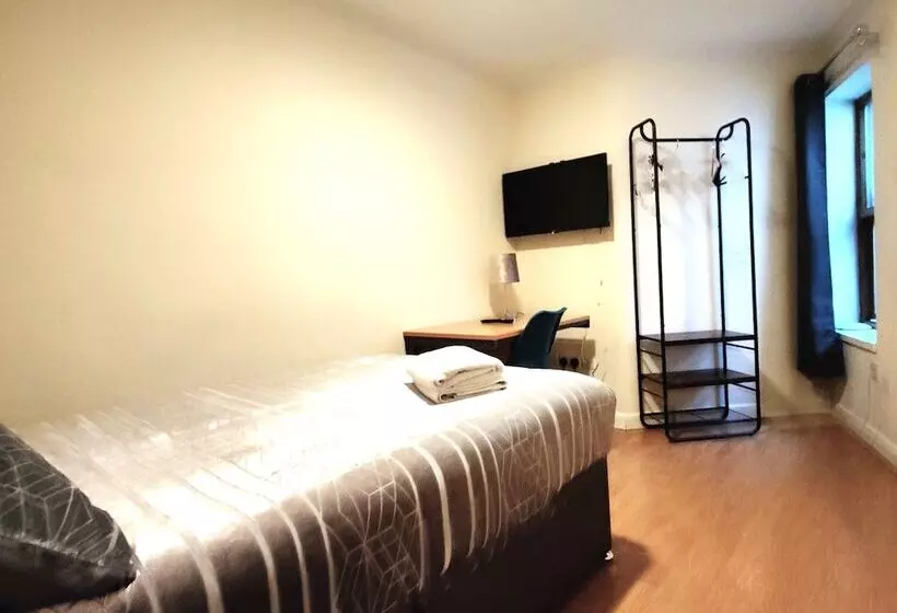 ペンション Liverpool City Centre Private Rooms Including Smart Tvs   With Shared Bathroom