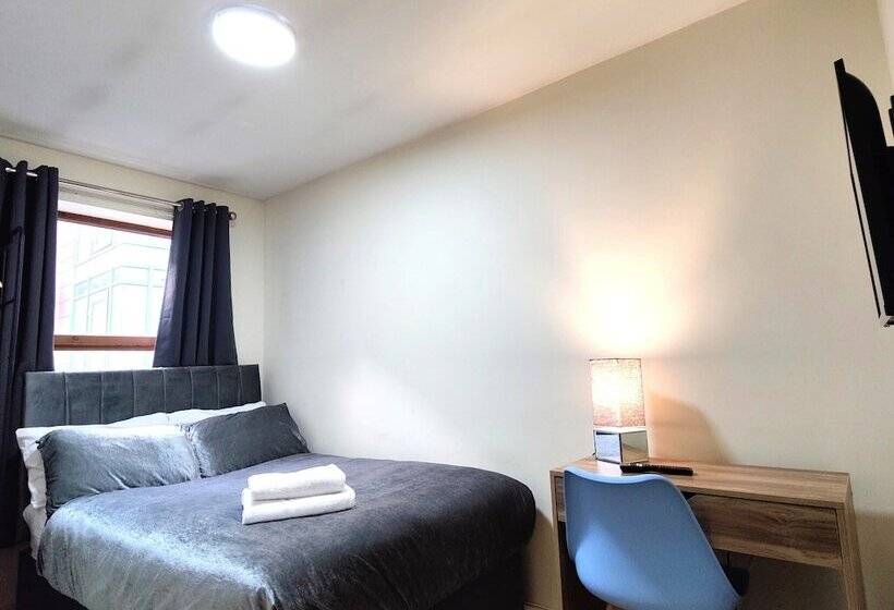 פנסיון Liverpool City Centre Private Rooms Including Smart Tvs   With Shared Bathroom
