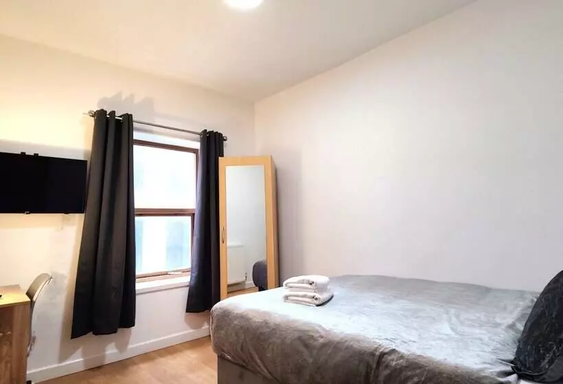 ペンション Liverpool City Centre Private Rooms Including Smart Tvs   With Shared Bathroom