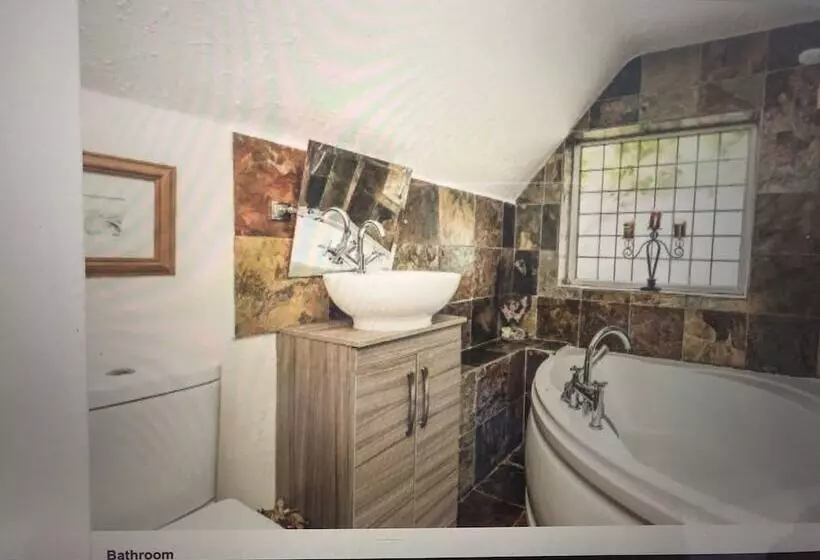 Stunning 3 Bed Cottage