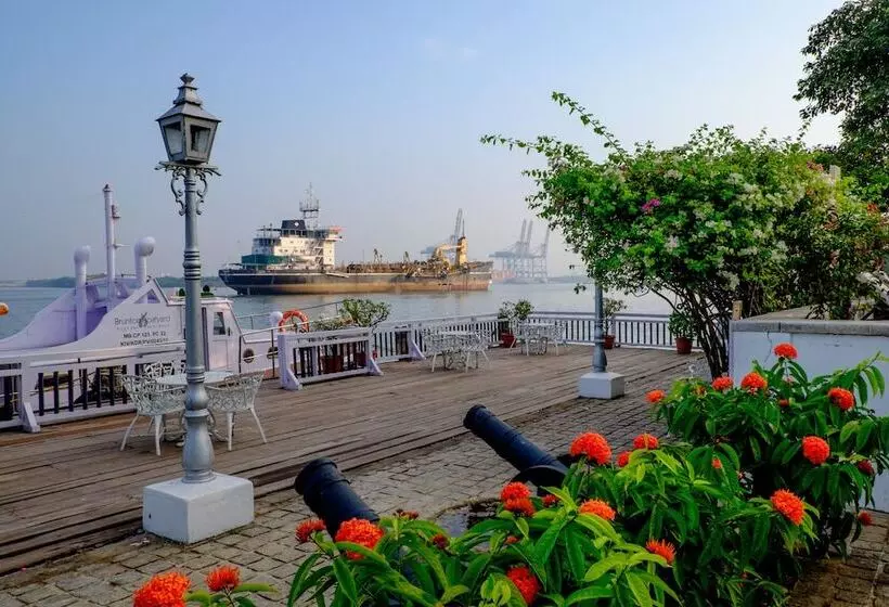 Hotel Brunton Boatyard   A Cgh Earth Experience