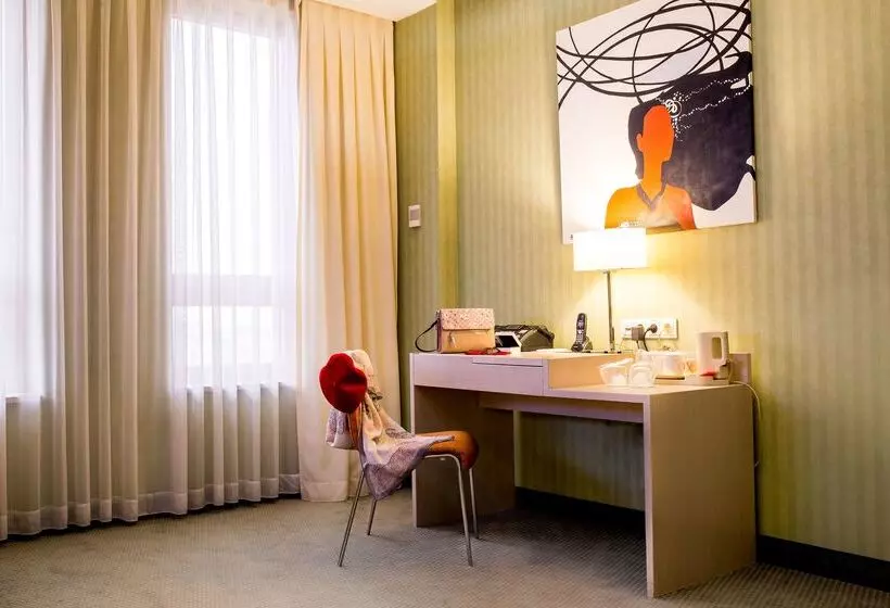 בית מלון כפרי Golden Tulip Ana Tower Sibiu