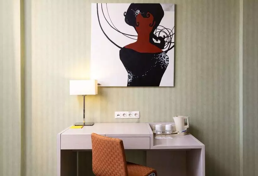 בית מלון כפרי Golden Tulip Ana Tower Sibiu