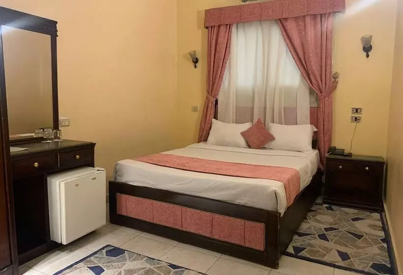 هتل Holidays Express