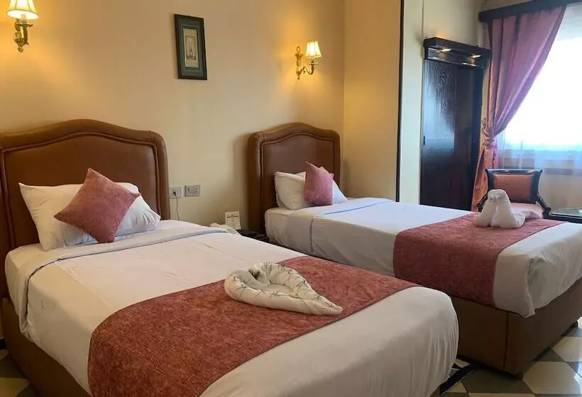 هتل Holidays Express