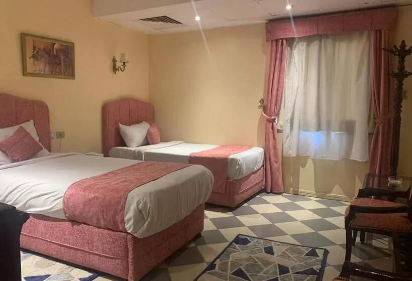 هتل Holidays Express