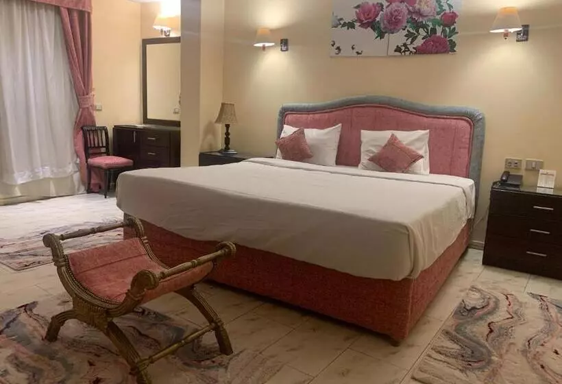 هتل Holidays Express