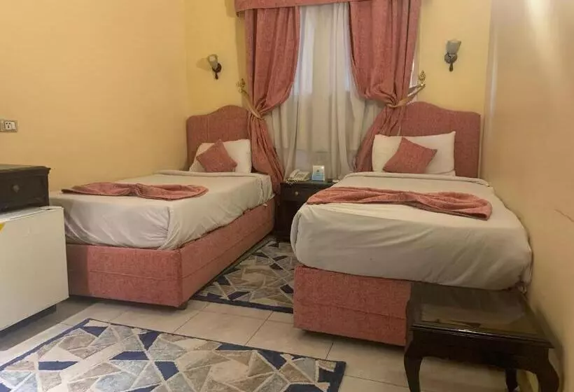 هتل Holidays Express