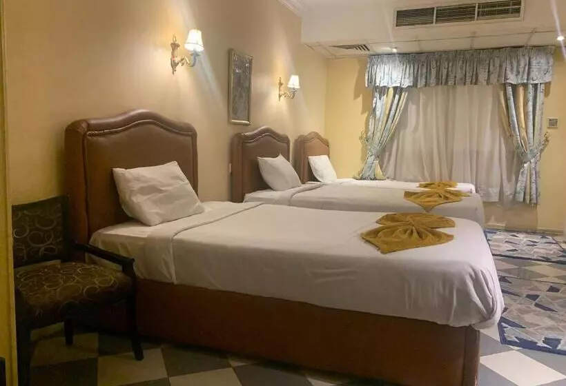 هتل Holidays Express