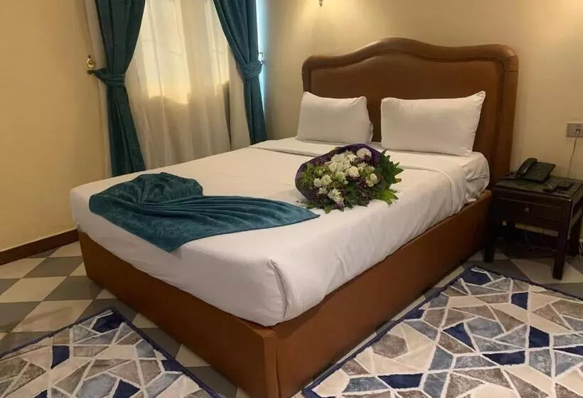 هتل Holidays Express