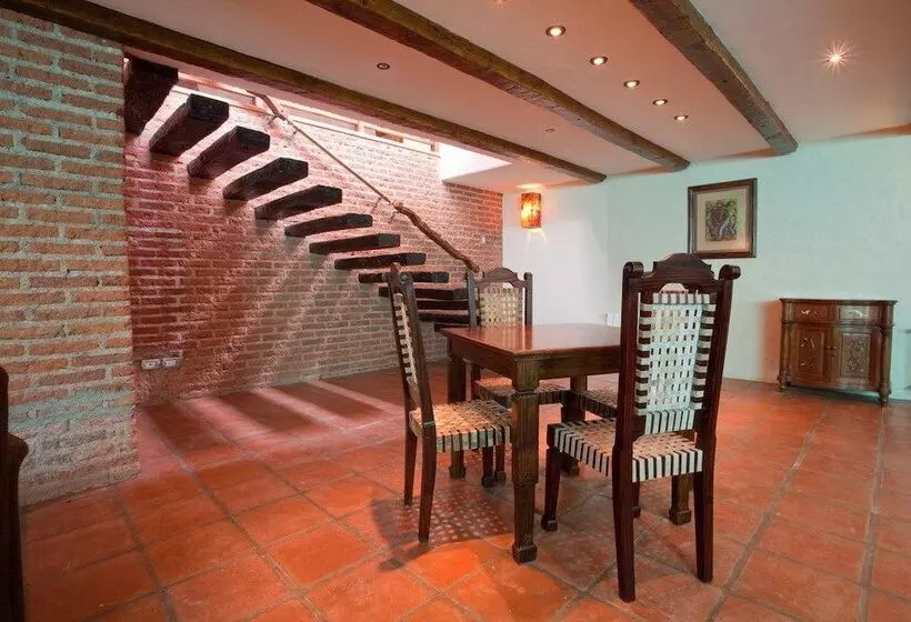 Отель Marques De Tojo