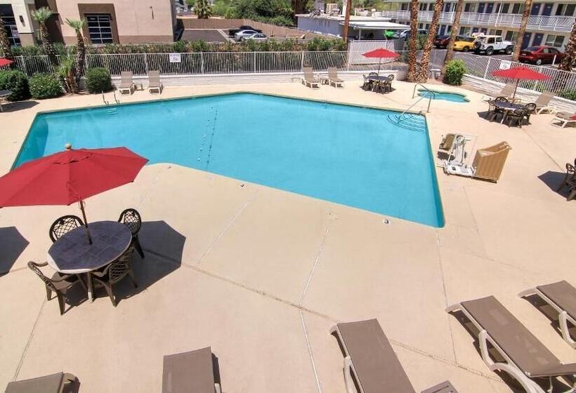 Motel 6 Old Town Scottsdale Fashion Square