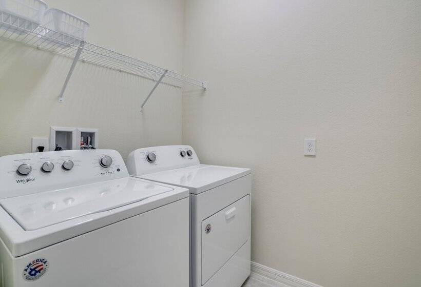 8 Bed 6 Ba Villa With Games, Pool & Spa