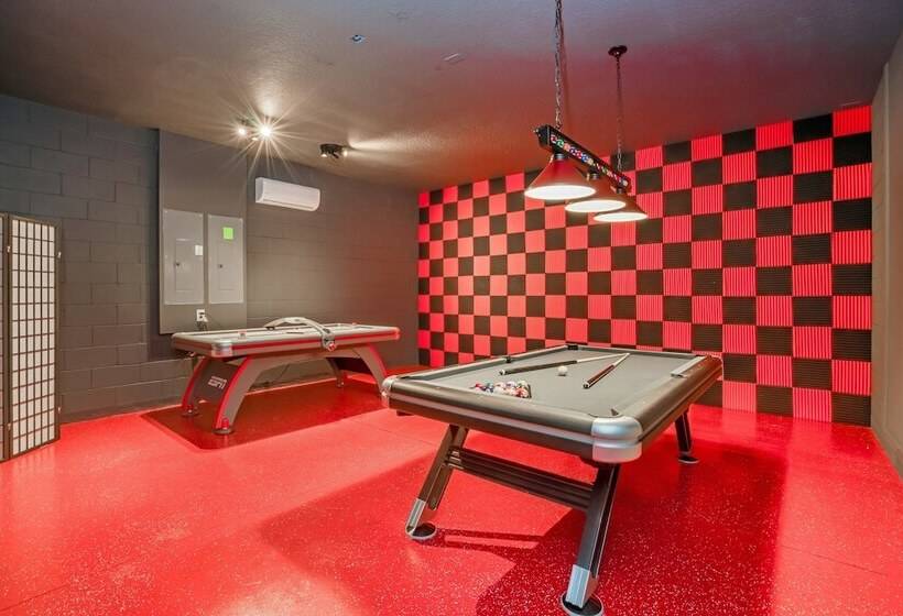 8 Bed 6 Ba Villa With Games, Pool & Spa