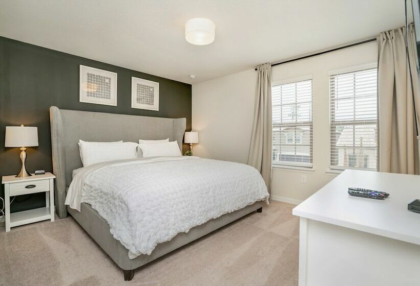 8 Bed 6 Ba Villa With Games, Pool & Spa