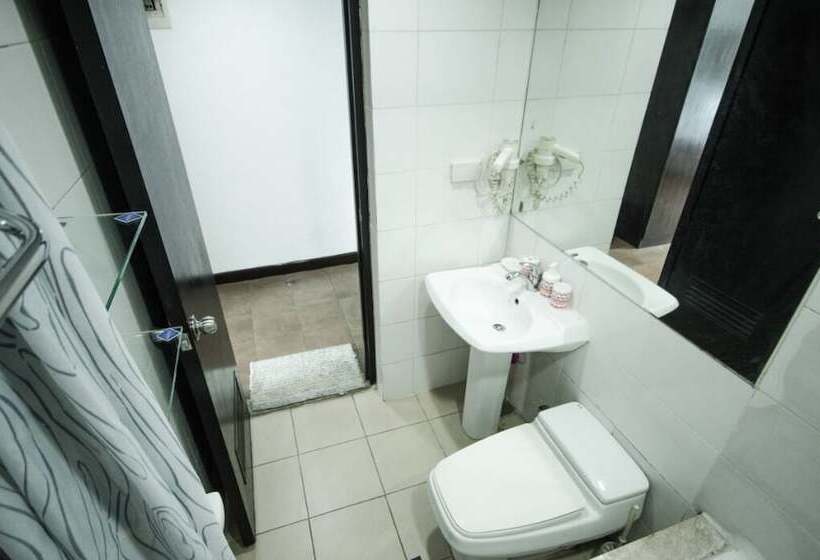 فندق صغير Lancaster Hotel By Central Flats