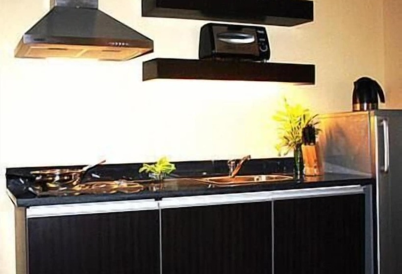 فندق صغير Lancaster Hotel By Central Flats