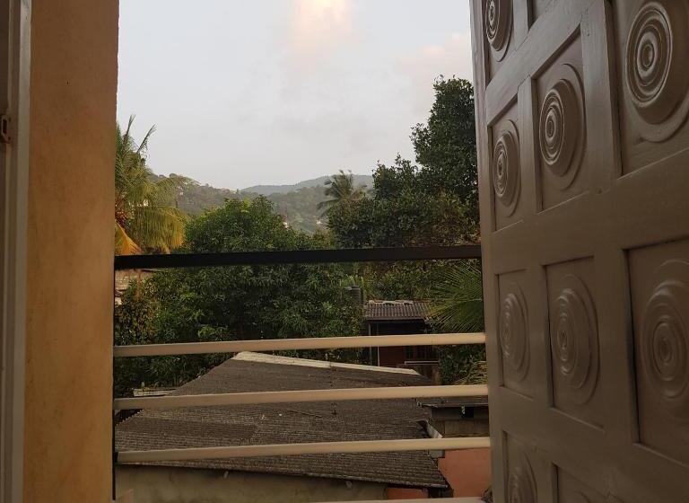 Общежитие Mount View Inn