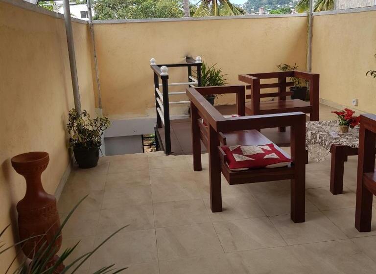 Общежитие Mount View Inn