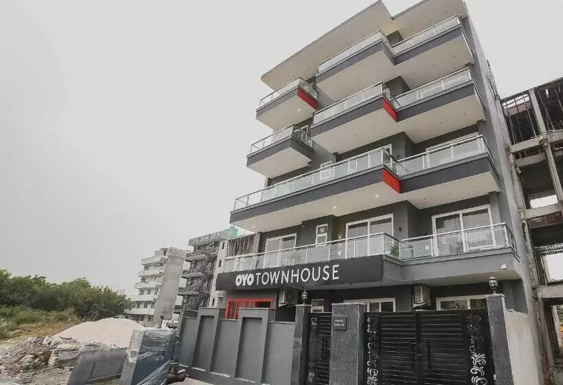 ホテル Super Townhouse Sector 46 Gurgaon Near Appu Ghar