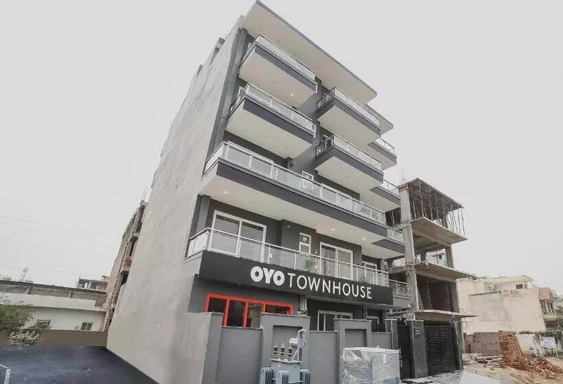 ホテル Super Townhouse Sector 46 Gurgaon Near Appu Ghar