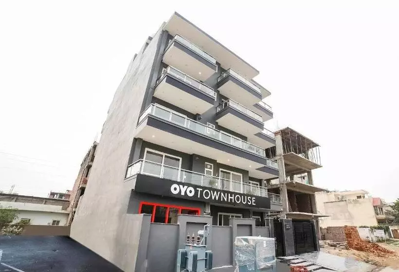 ホテル Super Townhouse Sector 46 Gurgaon Near Appu Ghar
