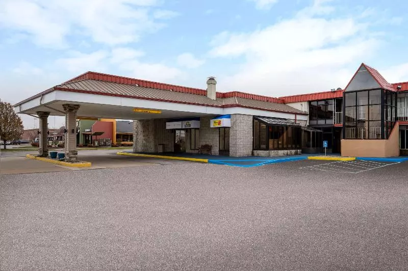 Hotelli Days Inn By Wyndham Perrysburg Toledo