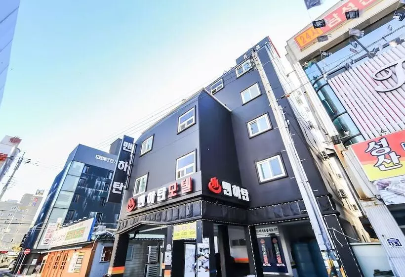 هتل Geojedo Gohyeon Manhattan