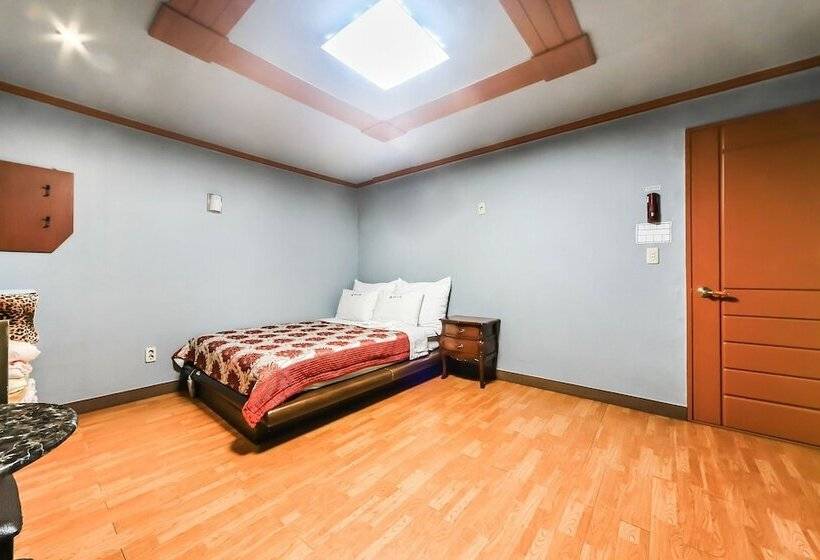 Hôtel Geojedo Gohyeon Manhattan