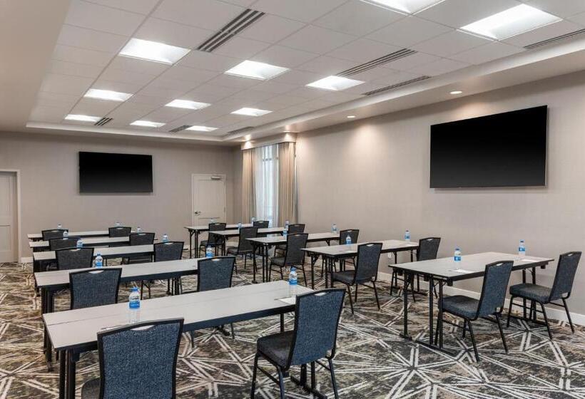 Отель Residence Inn By Marriott Lancaster Palmdale