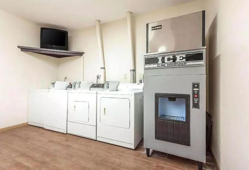 ホテル Sky Palace Inn & Suites Mccook